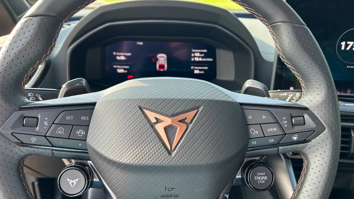 Cupra Formentor () Cupra Formentor ()