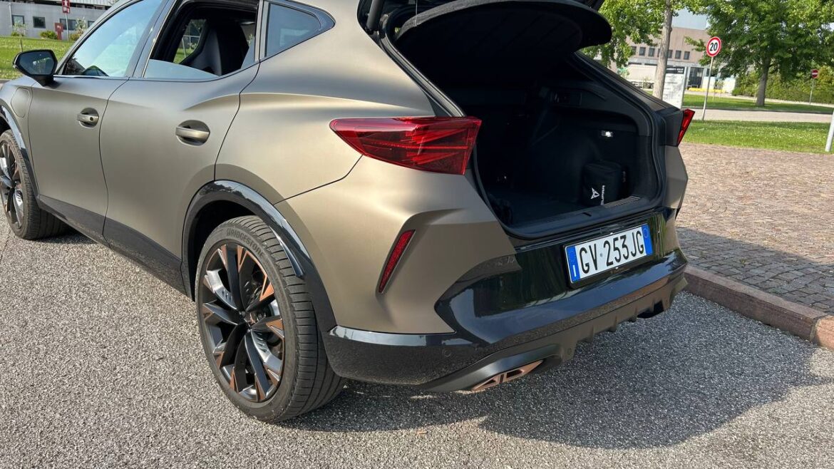 Cupra Formentor () Cupra Formentor ()
