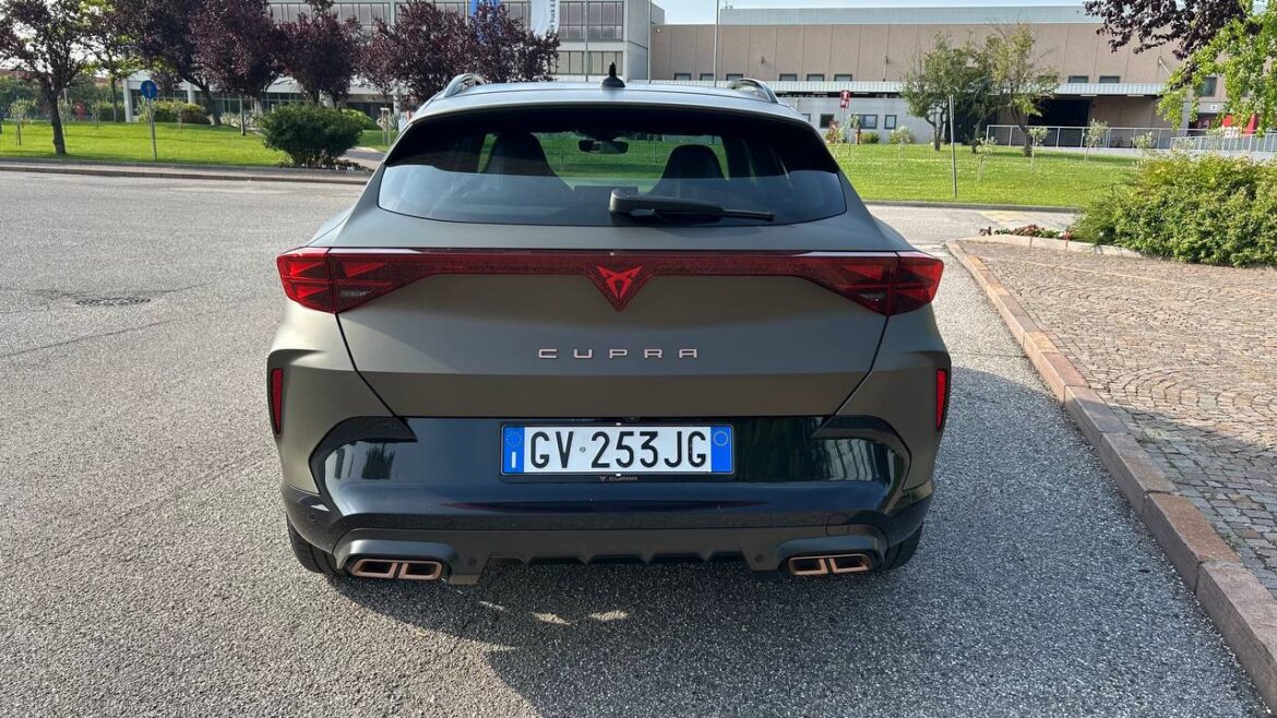Cupra Formentor () Cupra Formentor ()
