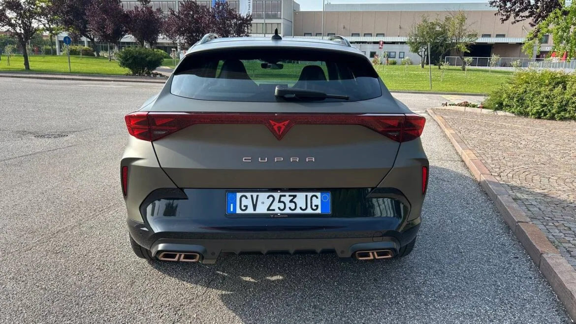 Cupra Formentor () Cupra Formentor ()