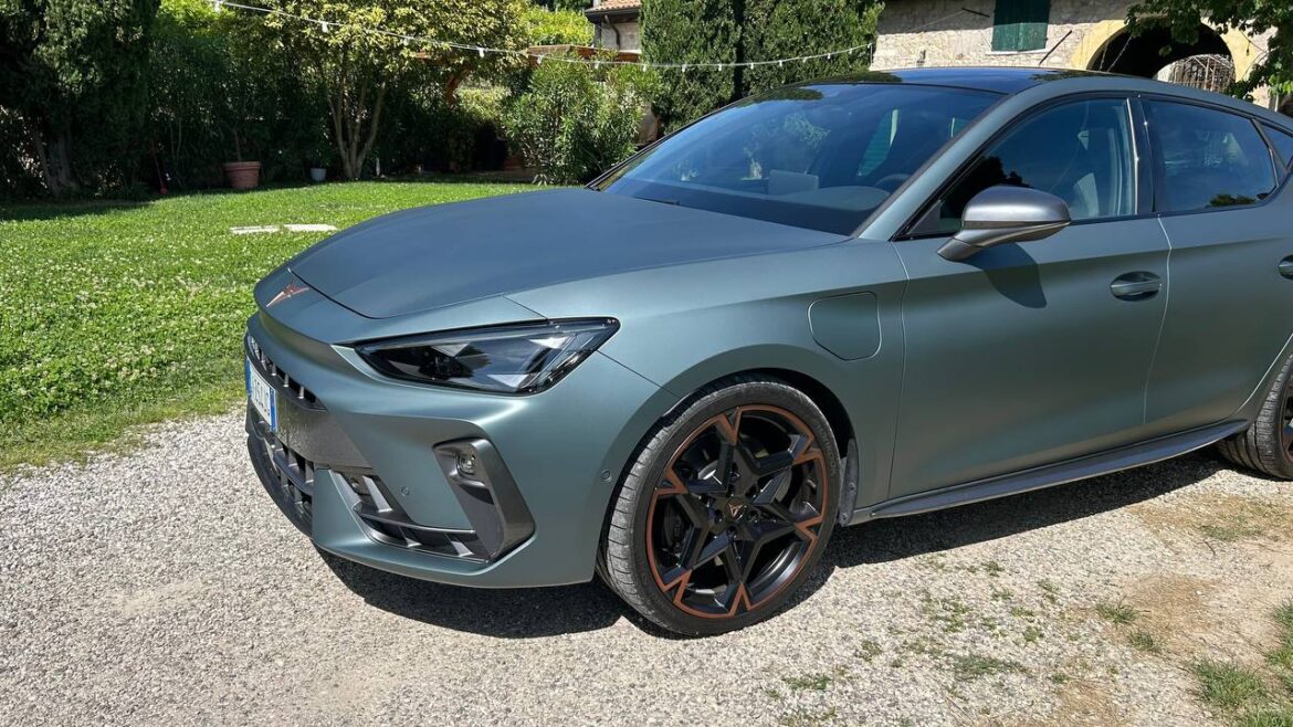 Cupra Leon VZ () Cupra Leon VZ ()