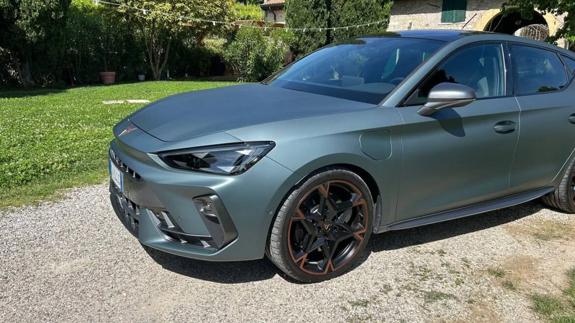 Cupra Leon VZ () Cupra Leon VZ ()