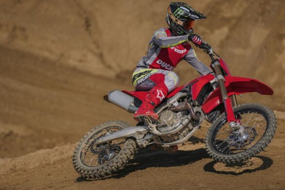Ducati avvia la produzione della Desmo450 MX