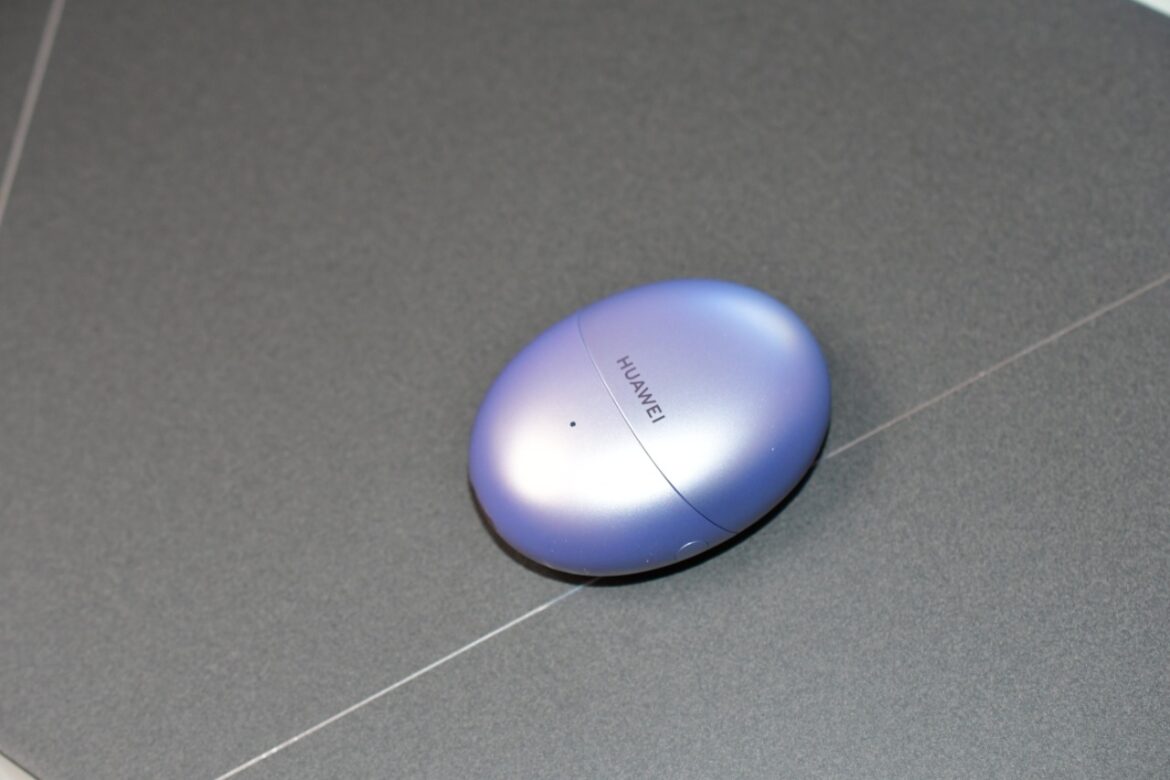 Huawei Freebuds () Huawei Freebuds ()