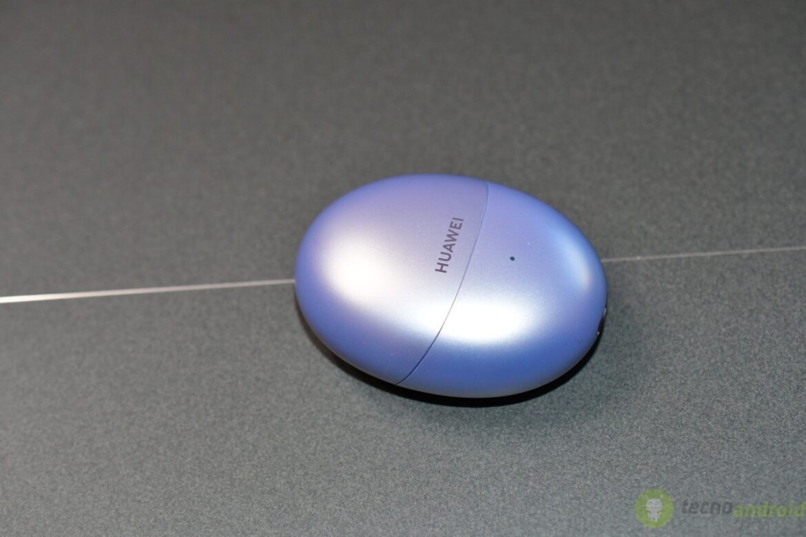 Huawei Freebuds () Huawei Freebuds ()
