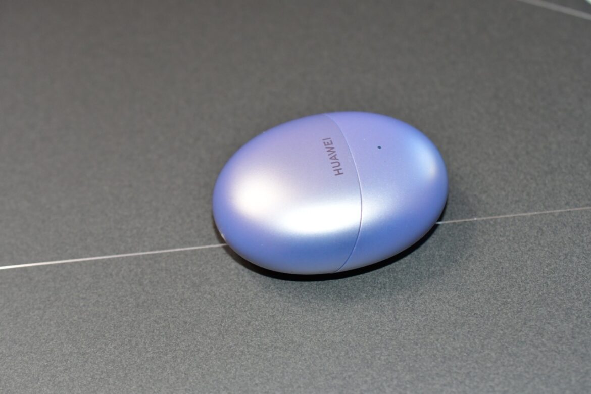 Huawei Freebuds () Huawei Freebuds ()