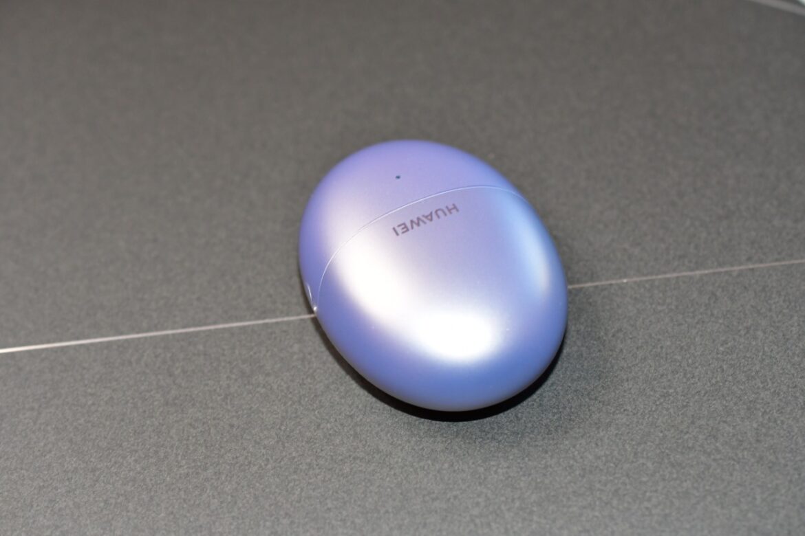 Huawei Freebuds () Huawei Freebuds ()