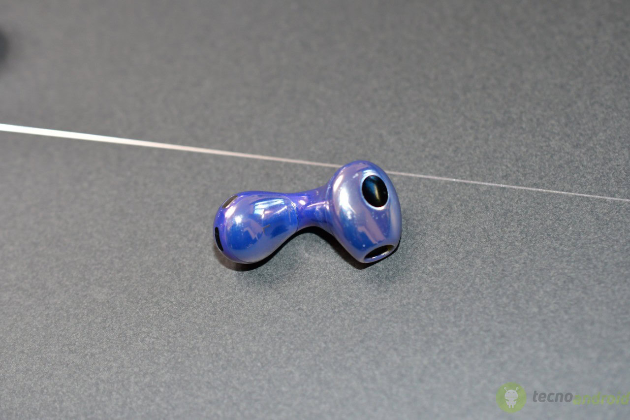 Huawei Freebuds () Huawei Freebuds ()