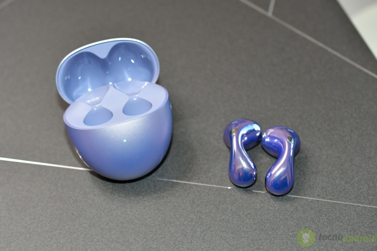 Huawei Freebuds () Huawei Freebuds ()