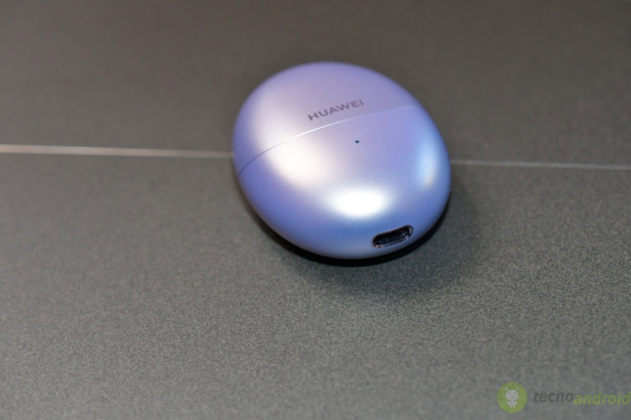 Huawei Freebuds () Huawei Freebuds ()