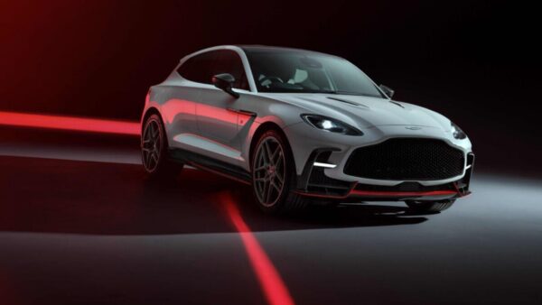 Aston Martin DBX S: il super SUV da 727 cavalli