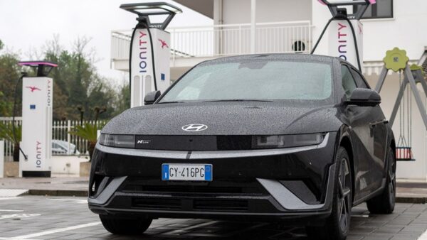Hyundai velocizza la ricarica: sempre più potenza per le elettriche