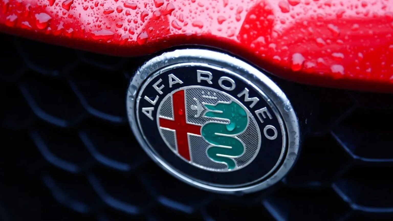 Alfa Romeo risorge dalle ceneri in Italia: aprile è da record