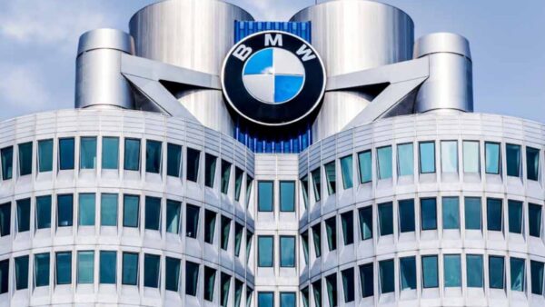 BMW accelera: nuovo stabilimento per batterie in Baviera