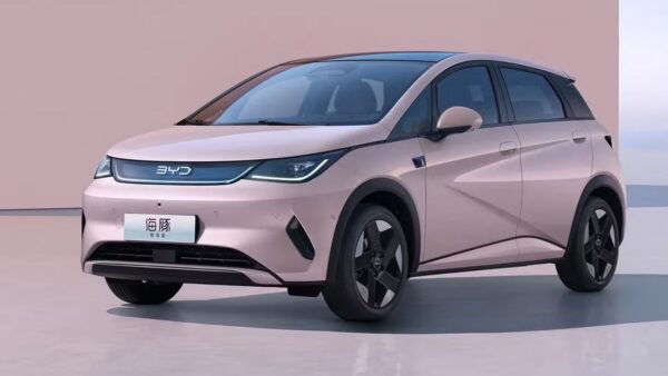 BYD Dolphin Surf: arriva la nuova city car elettrica cinese