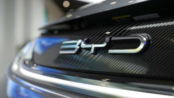 BYD cambia strategia: anche le ibride prodotte in Europa