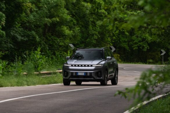 SUV KGM Torres EVX conquista l’Italia: design, potenza, autonomia