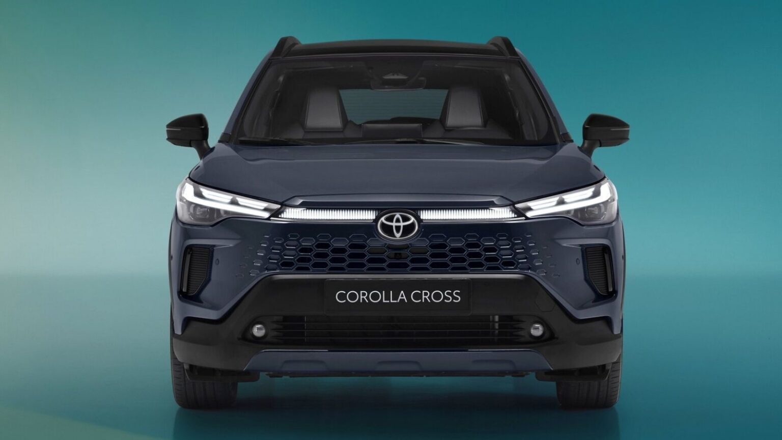 Toyota Corolla Cross 2025: nuova grinta, ma il motore ibrido resta