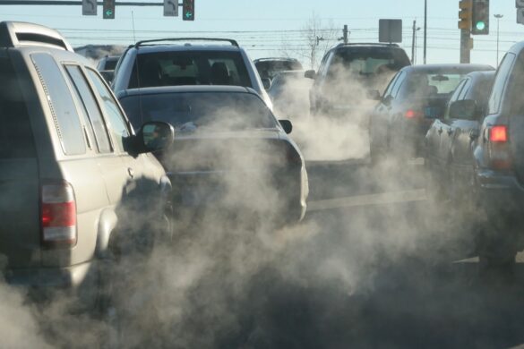 Auto in aumento: più vecchie, costose e inquinanti