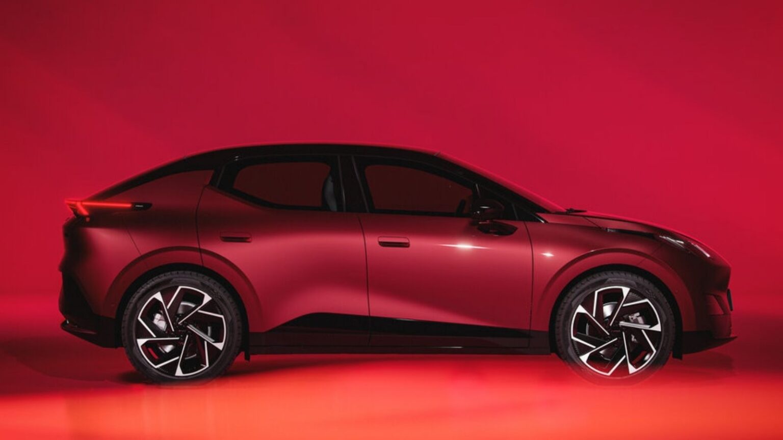 Lynk & Co 02: il SUV elettrico che sorprende davvero