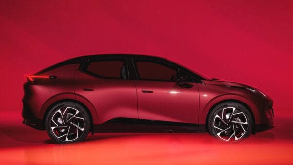 Lynk & Co 02: il SUV elettrico che sorprende davvero