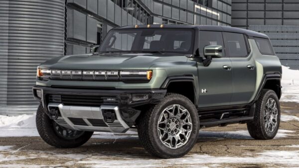 Potenza estrema e manovre incredibili: arriva l'Hummer EV 2026