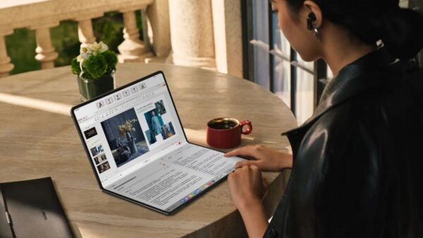 Huawei MateBook Fold: il primo laptop che si piega del brand
