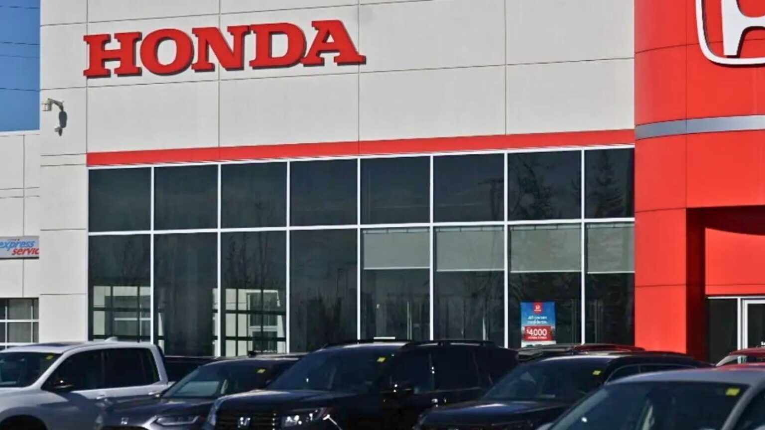Honda rivede i piani: elettrico in frenata, l’ibrido conquista il futuro