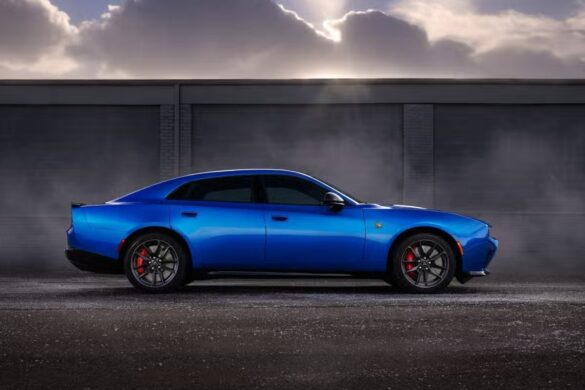 Dodge Charger Daytona: debutto della muscle car a quattro porte