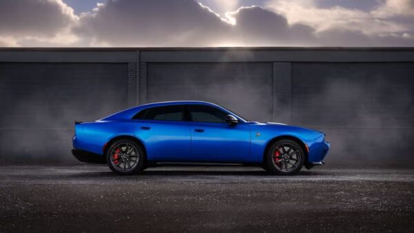 Dodge Charger Daytona: debutto della muscle car a quattro porte