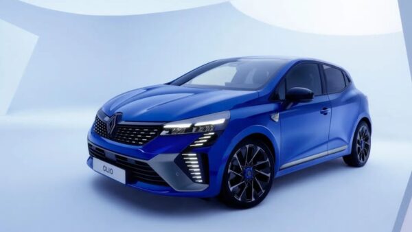 Nuova Renault Clio 2025: spuntano altri dettagli sul modello