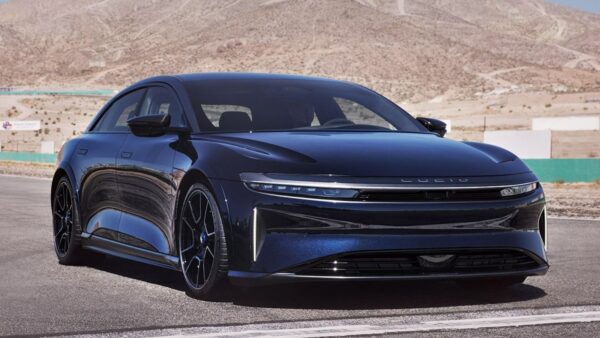 Lucid Air Sapphire è arrivata: ecco la berlina che sfida le hypercar