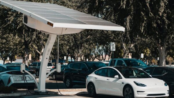 Auto elettriche in ritardo: l’Italia delude l’Europa ancora una volta