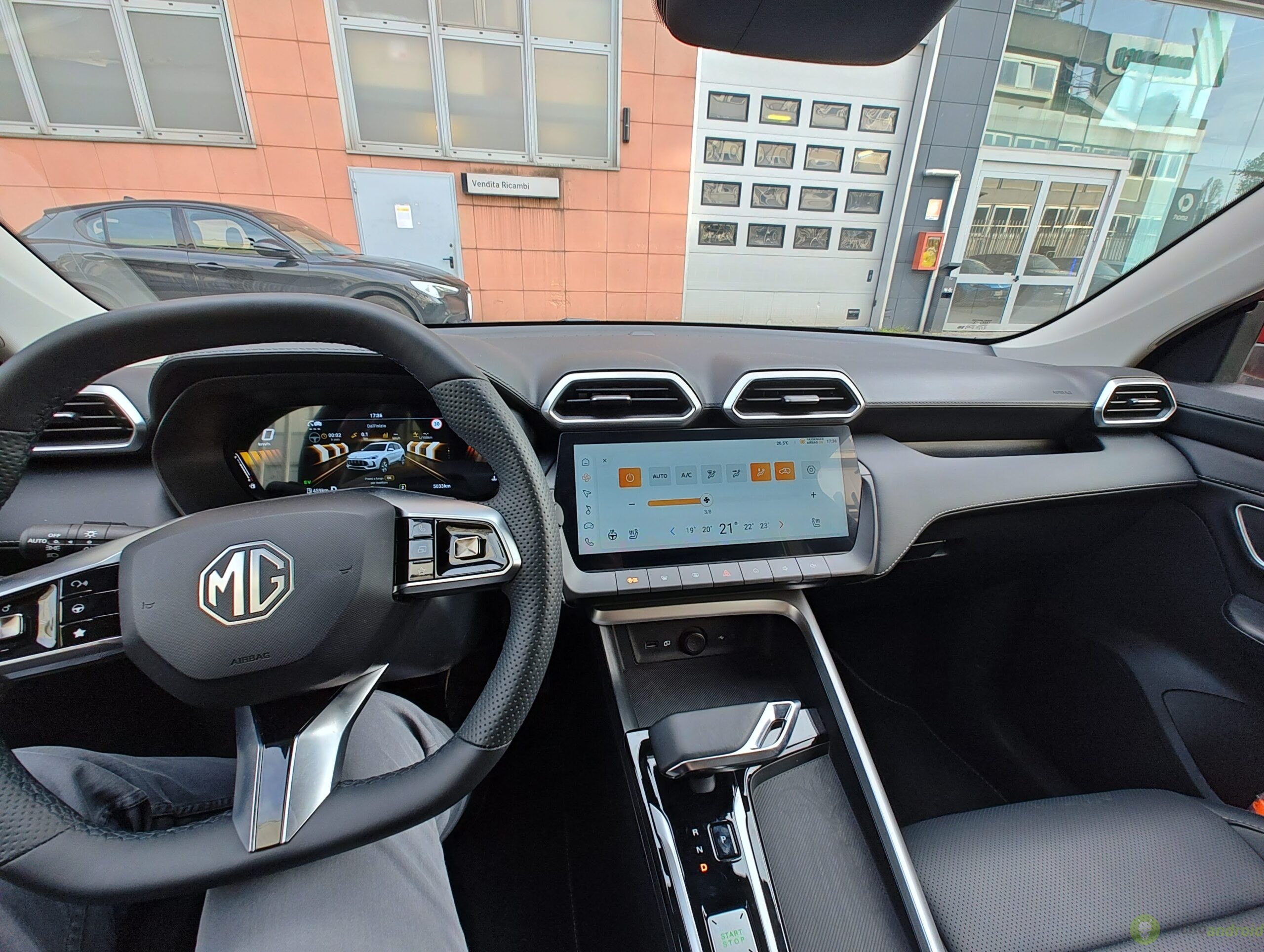 MG ZS Hybrid+ () MG ZS Hybrid+ ()