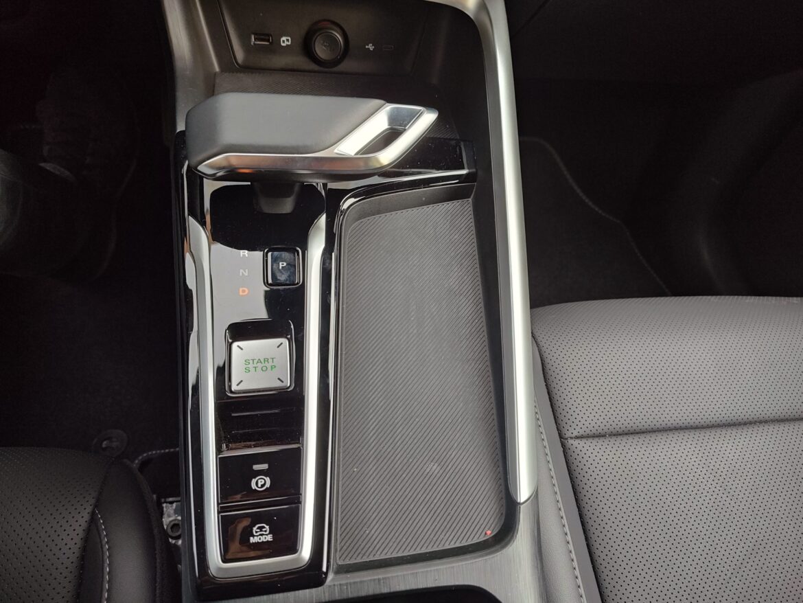 MG ZS Hybrid+ () MG ZS Hybrid+ ()