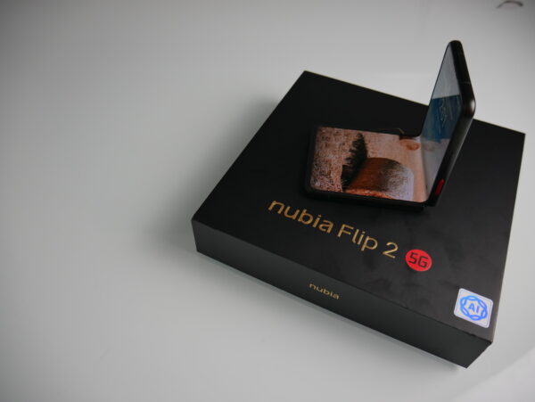 nubia - caratteristiche NUBIA FLIP