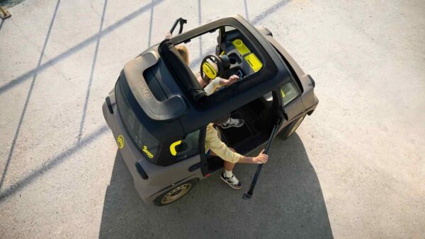 La Citroën Ami Buggy arriva in Italia: una microcar elettrica, essenziale e colorata, pensata per la città e per chi ama distinguersi.