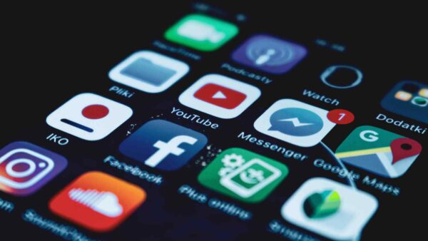 Negli USA si propone una legge che obbligherebbe Apple e Google a verificare l’età degli utenti prima di scaricare un’app.