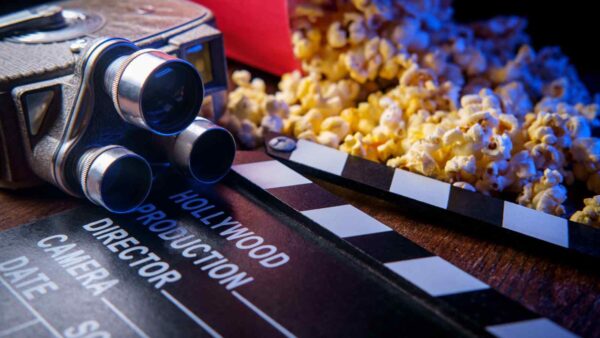 Trump propone dazi del 100% sui film girati all'estero per proteggere Hollywood, già in crisi tra scioperi e problemi tecnologici.