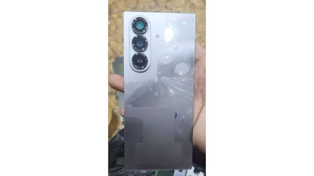 Samsung Galaxy Z Fold 7 dal vivo leak Samsung Galaxy Z Fold 7 dal vivo leak