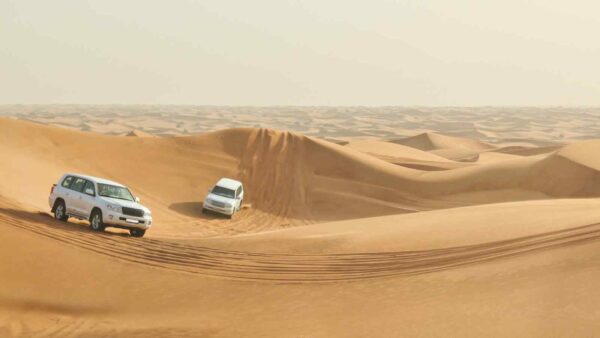 LG presenta IoT-NTN: l'auto resta connessa via satellite anche senza rete mobile, permettendo chiamate vocali ovunque.