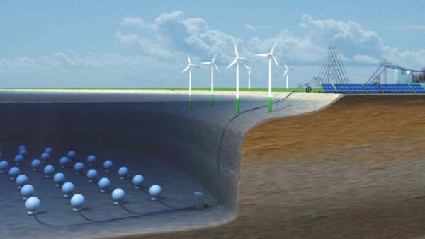 Sfere di cemento sul fondo del mare usano la pressione dell’acqua per accumulare energia rinnovabile in modo invisibile e sostenibile.