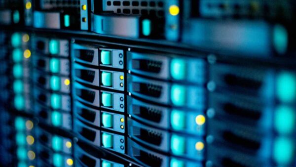 Il Millennium M2000 è un supercomputer che accelera simulazioni e progettazioni, riducendo i tempi da settimane a un giorno.