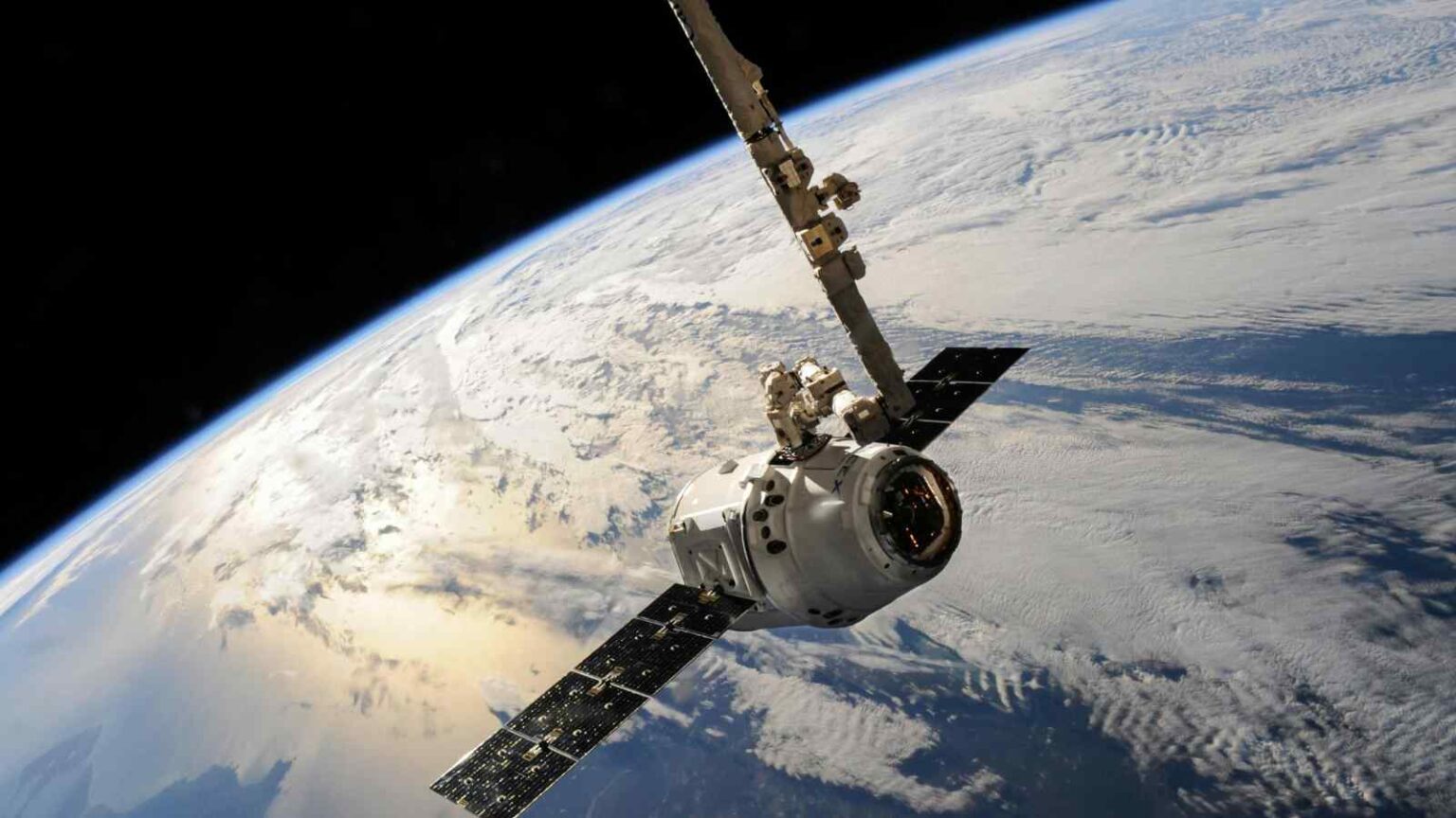 Ricercatori inseguono un satellite in rientro per studiare l’impatto ambientale dei materiali rilasciati nell’atmosfera durante la discesa.