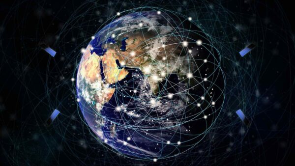 SpaceX lancia un Falcon 9 nuovo, portando 23 satelliti Starlink in orbita e raggiungendo 60 missioni nel 2025.