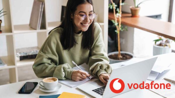 Vodafone lancia Internet Unlimited Smart: fibra fino a 2.5Gbps, senza costi nascosti e con backup mobile incluso.