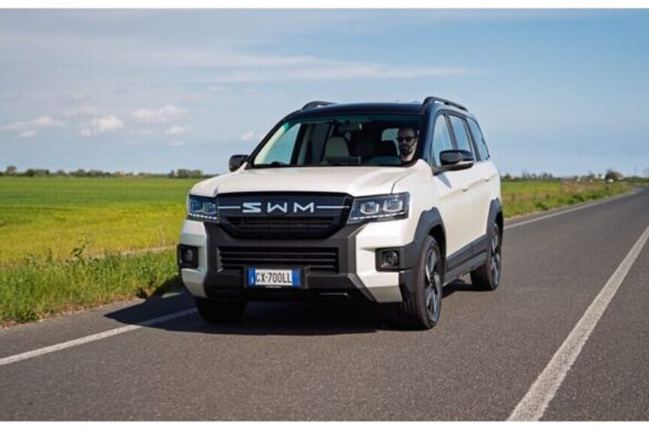 La sfida di SWM: un SUV ibrido con oltre 1.000 km di autonomia