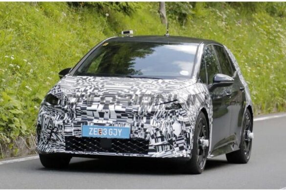 Cupra Born affronta un restyling: più stile, più tecnologia