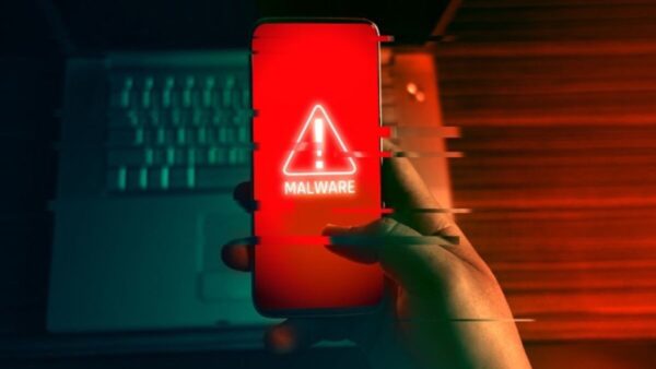 iPhone e Android sotto attacco: uno spyware trojan ruba dati personali e criptovalute