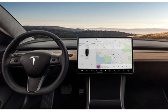 Tesla sfida il traffico romano con la guida autonoma